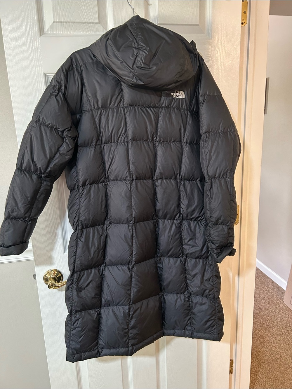 The North Face Women's XL Long Puffer Coat in Black - Picture 6 of 10